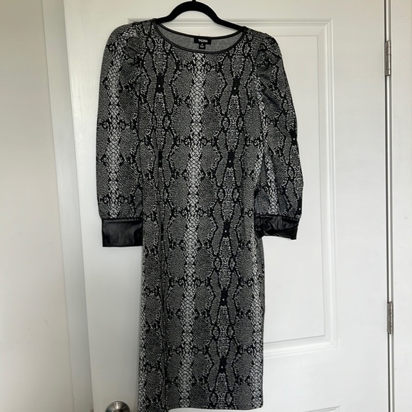 Tacera Snakeskin print midi dress with leather‎ detailed cuffs - Picture 1 of 3